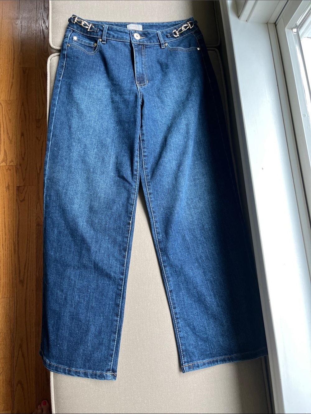 Cropped Wide Leg Jeans with Gold Detail NWOT Size 6